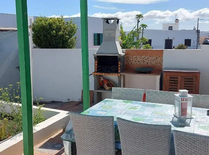 Casa Antonia Reyes, A La Sombra De Famara