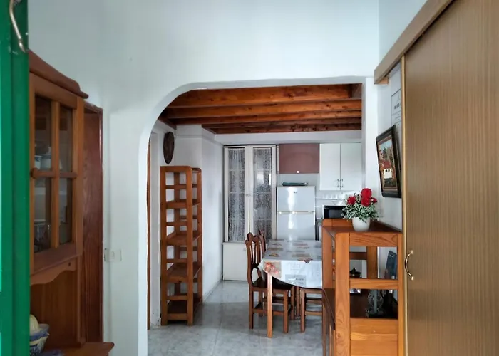 Casa Antonia Reyes, A La Sombra De Famara