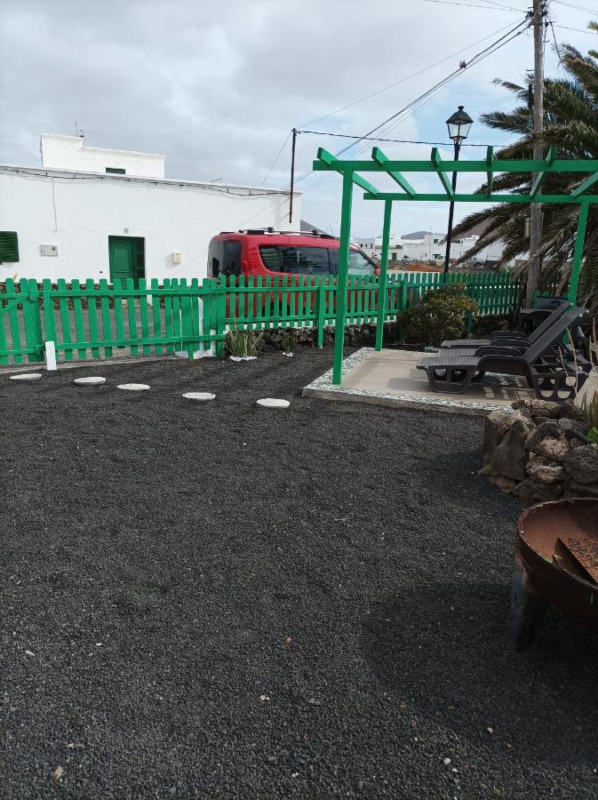 Casa Antonia Reyes, A La Sombra De Famara Apartamento