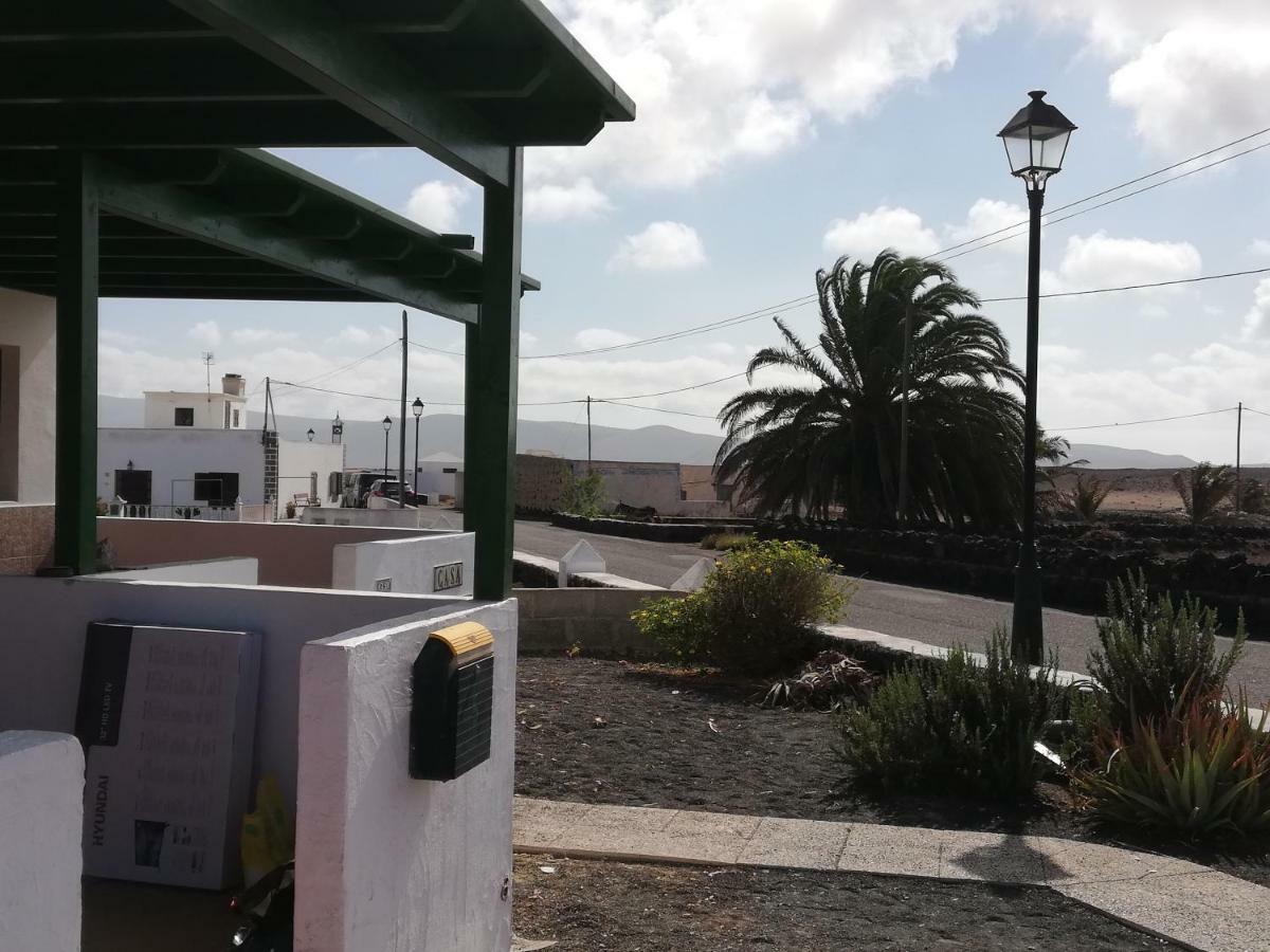 Casa Antonia Reyes, A La Sombra De Famara Apartamento